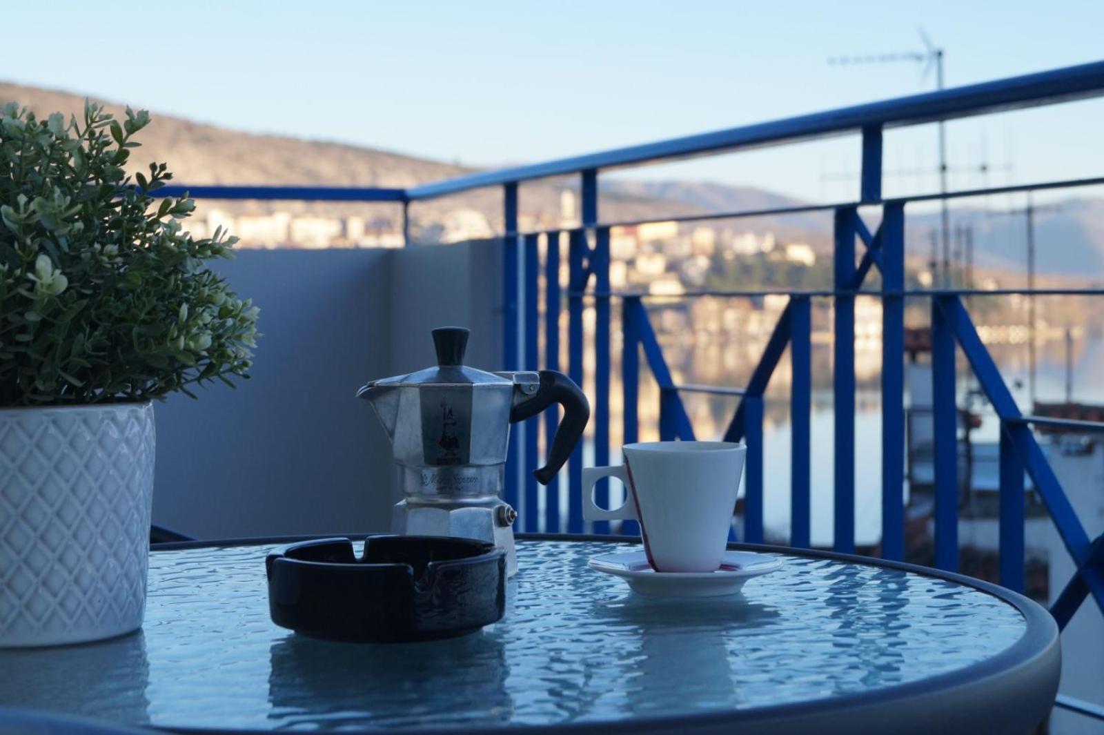 Daphne Luxury Apartment Kastoria Exterior photo